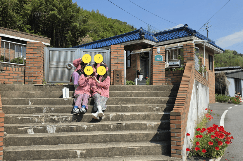 할매 꽃바지 패션으로 편히 쉴수 있는 숙소와 숲속언니들의 다정한 손편지 및 웰컴 선물
